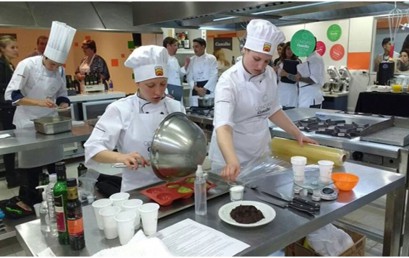 Premian a estudiantes de gastronomía