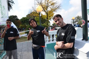 Alumnos de la UPC ayudando en la organización del evento 