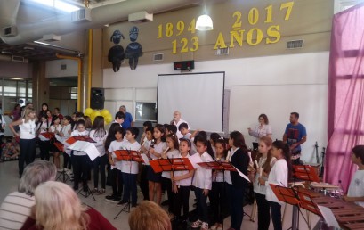 Nuestros estudiantes llevaron su música al Hospital de Niños