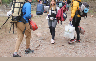 Estudiantes del PEF en el primer campamento en “Villa Leonor”